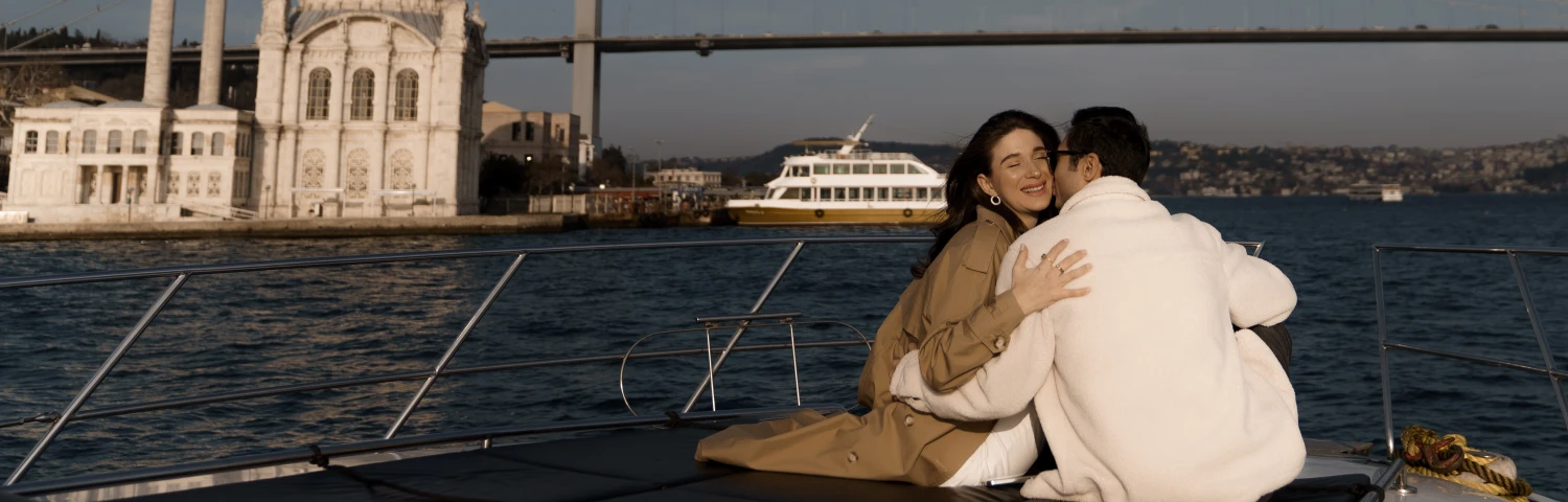 Romanic date on a yacht in Istanbul