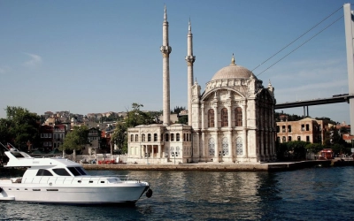 Ortaköy Mosque — a picturesque mosque on the shores of the Bosphorus