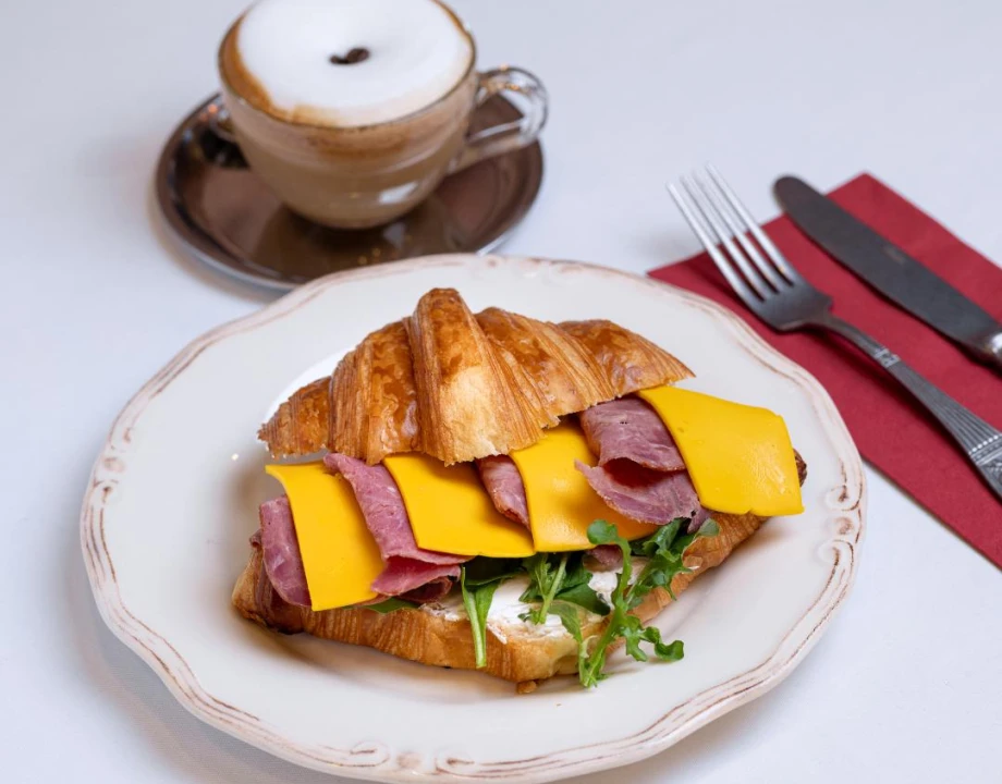 Smoked Meat Croissant